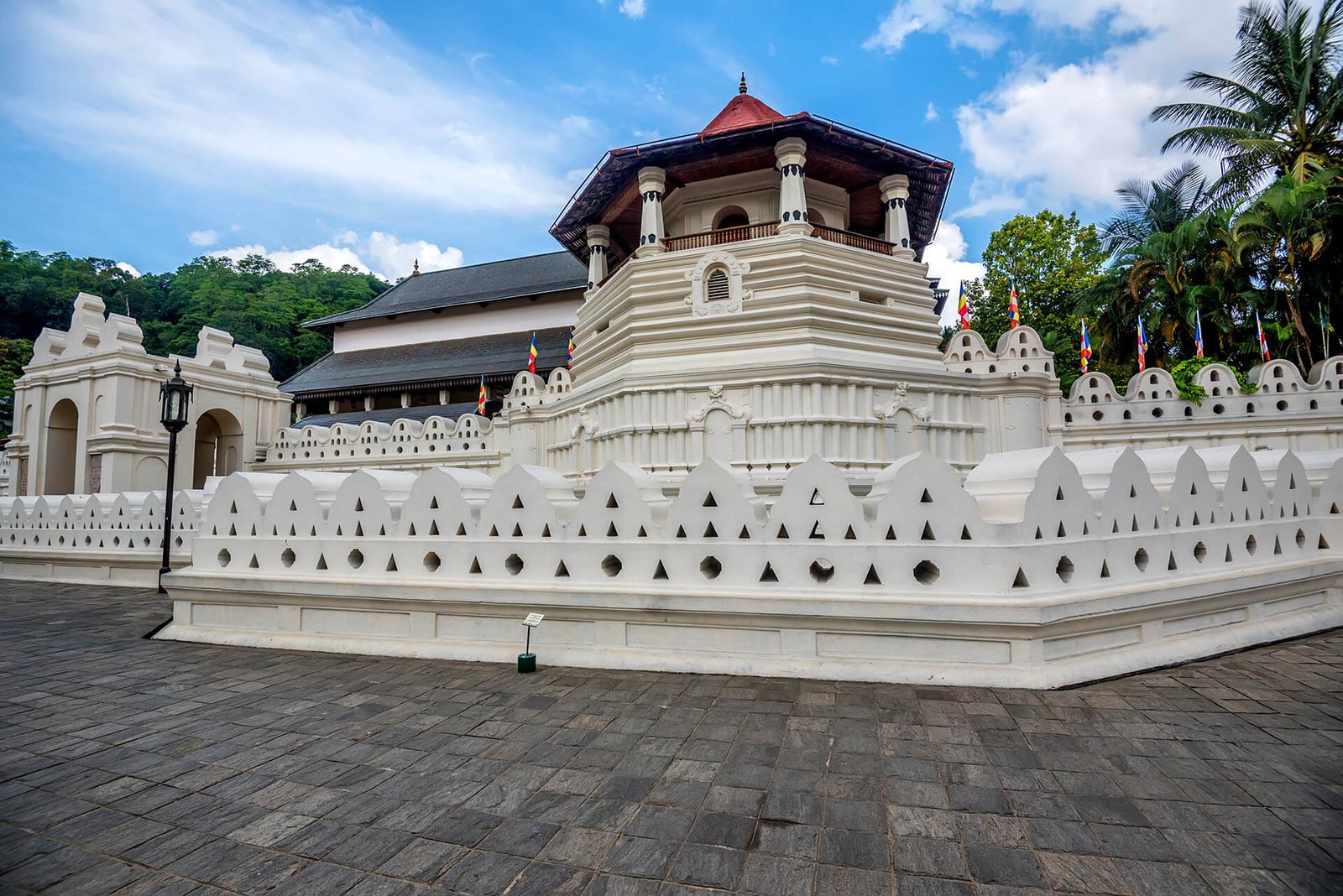 temple-of-the-sacred-tooth-relic-2023-11-27-04-51-49-utc